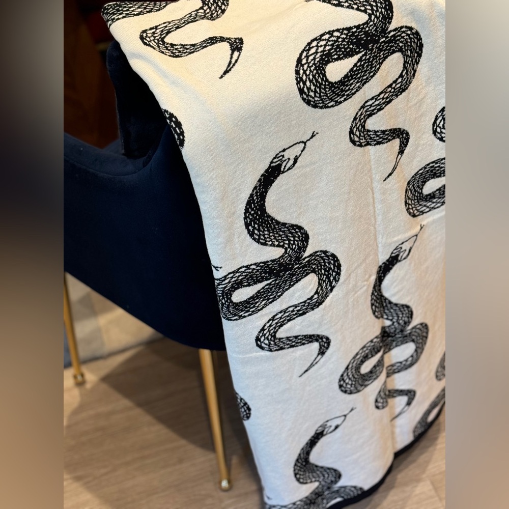 Intarsia knit Snake Throw Blanket Year of the Snake - Picture 4 of 16